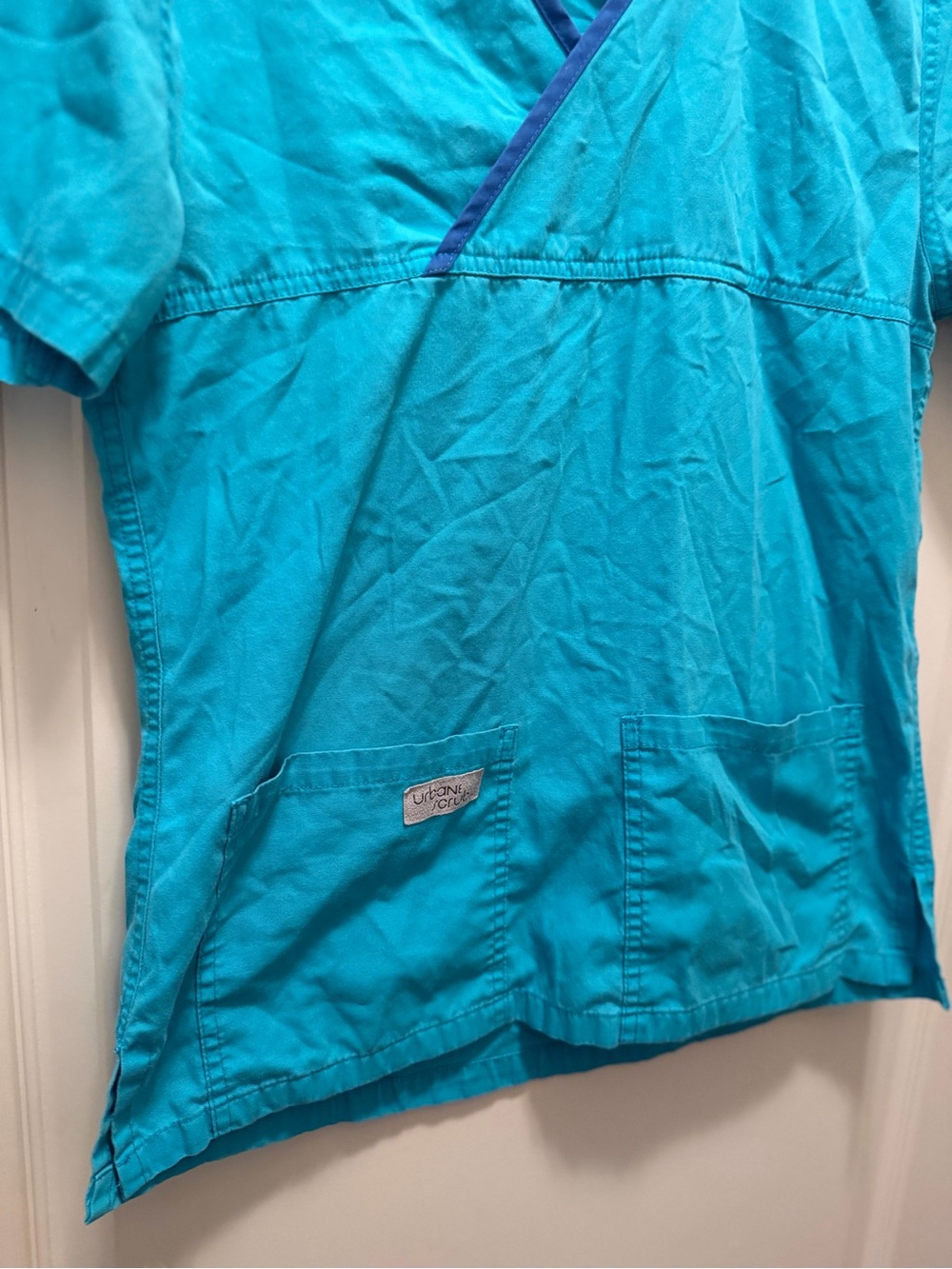 Urbane Bright Turquoise V-Neck Medical Scrub Set! - Picture 4 of 15